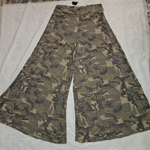 L & B Palazzo Pants in Camo Print NWT Size 3X